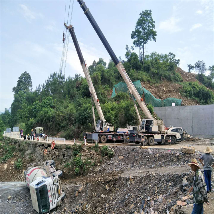 板桥镇汽车掉沟里叫吊车救援要多少钱