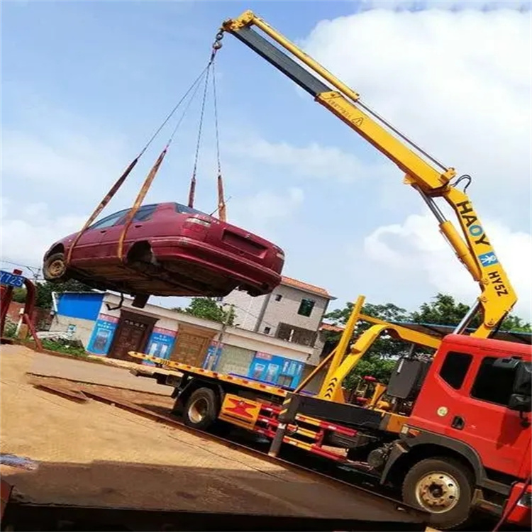 板桥镇吊车吊汽车的正确方法